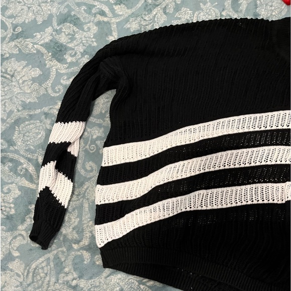 Cropped “ JoeBoxer” black and white stripped sweater - Picture 2 of 4